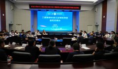 专家组由组长顾菊平传授以及张小刚传授、诸葛